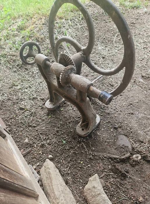 Masina de gaurit antic