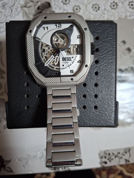 Продам часы фирмы DIESEL. .