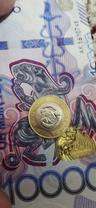 Продам коллеционную монету 100т барс