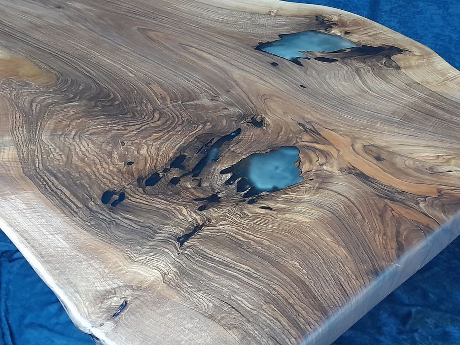 Дизайнерски маси от масив и епоксидна смола