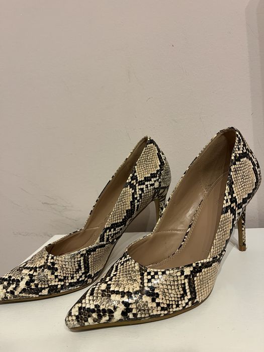 Елеганти токчета със змииски принт