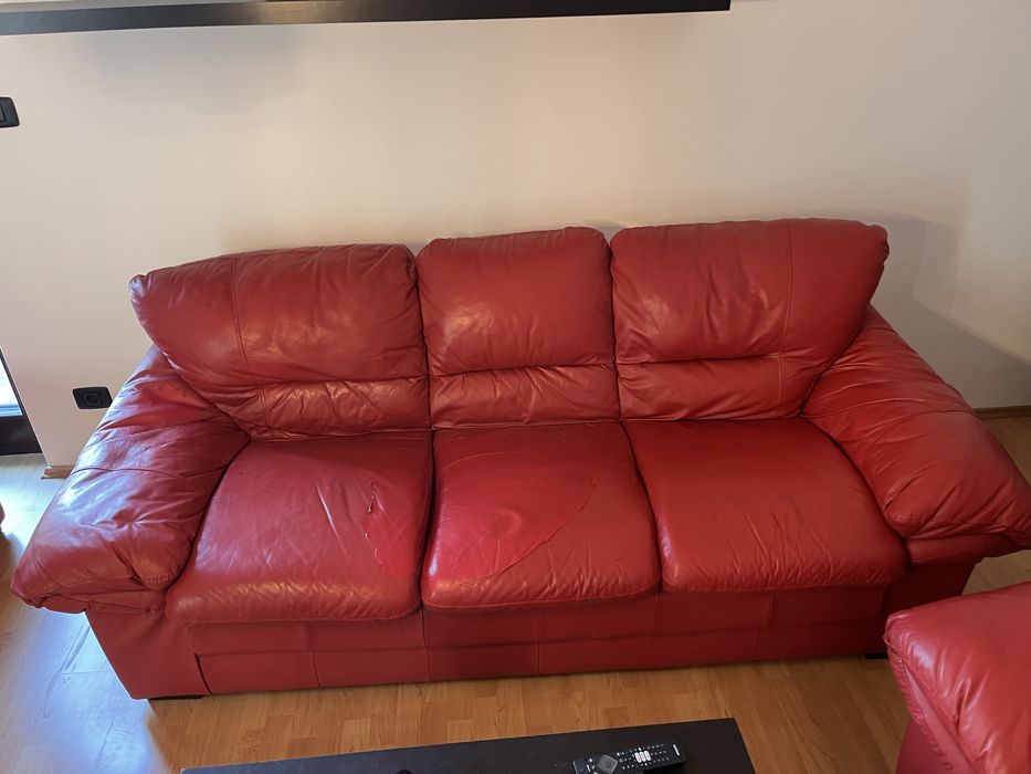 Set canapea, fotoliu si taburet din piele