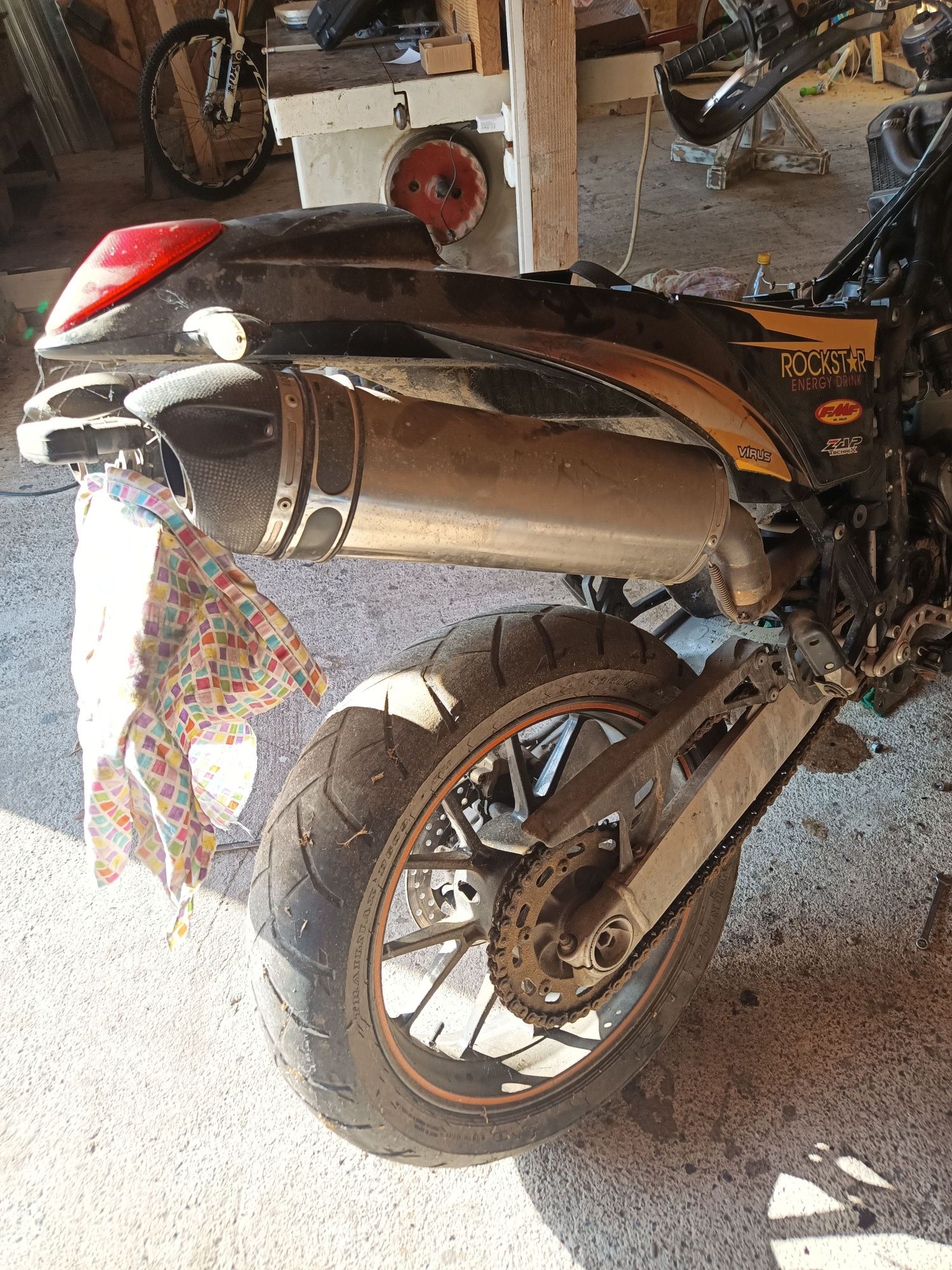 Спортно гърне с генерация KTM 640 LC4 Супермото