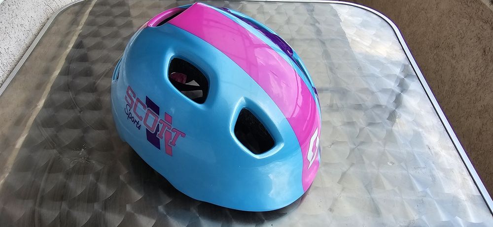 Продавам детска каска за велосипед Scott Sports