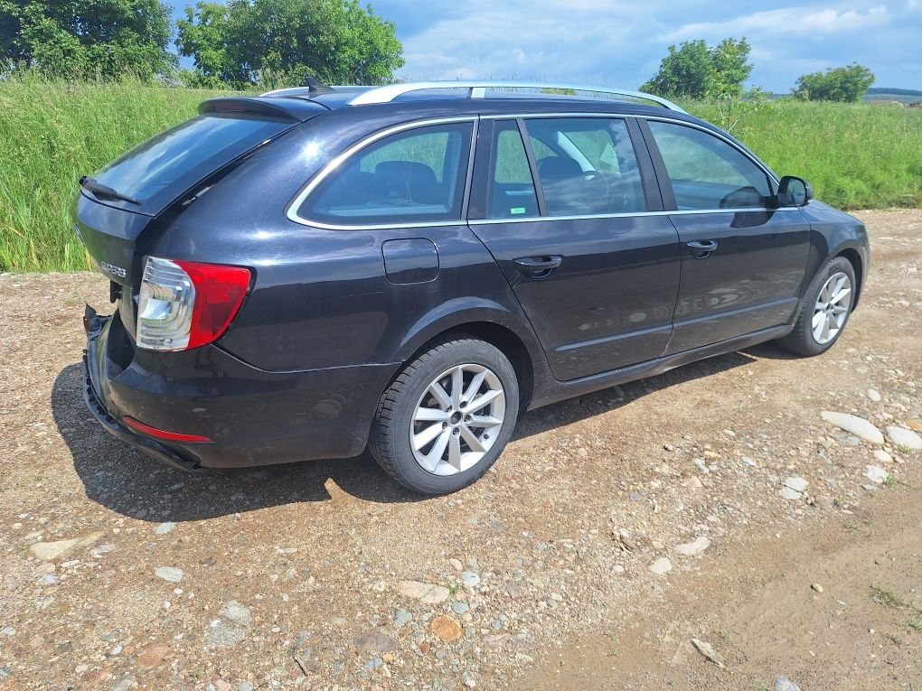 Ușii usa Skoda Superb 2 facelift model break cod culoare negru LF9R