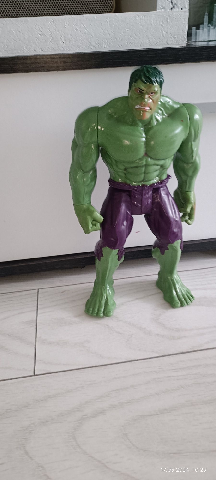 Figurina Hulk și masca lui Thanos