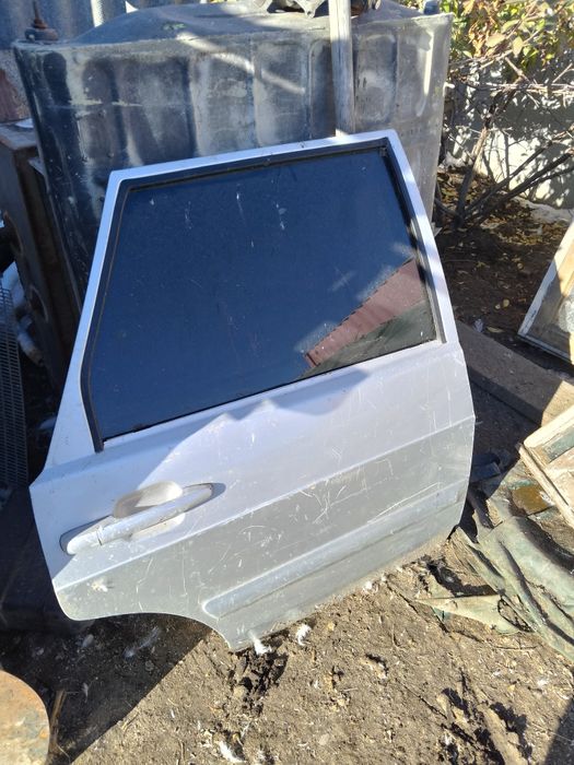 Продам дверь задняя правая ваз