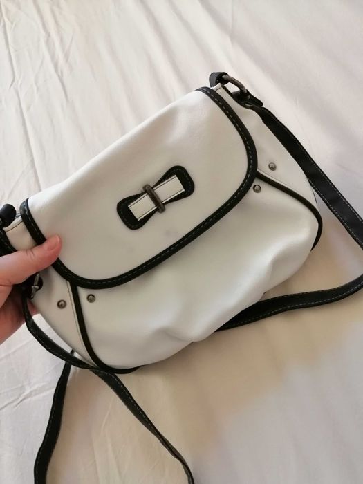 Чанта, черно-бяла, кожа