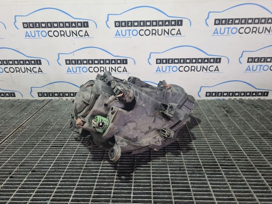 Far Stanga Jeep Cherokee V 2013 - 2017 SUV 4 Usi (951) Fara xenon