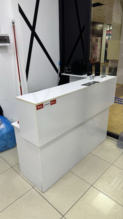 Продам стол ресепшн