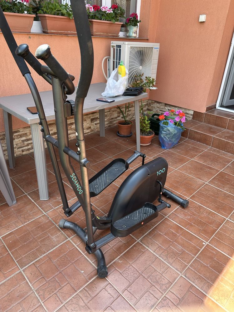 Vând bicicleta eliptica domyos 100