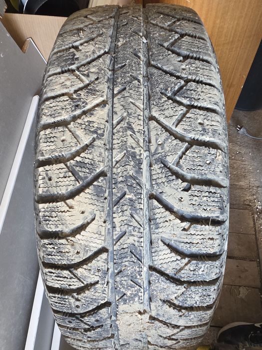 Продам шины зимнее