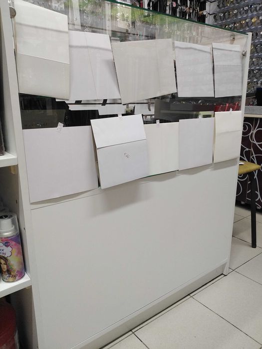 Продам шкаф-витрину.тумба витрина