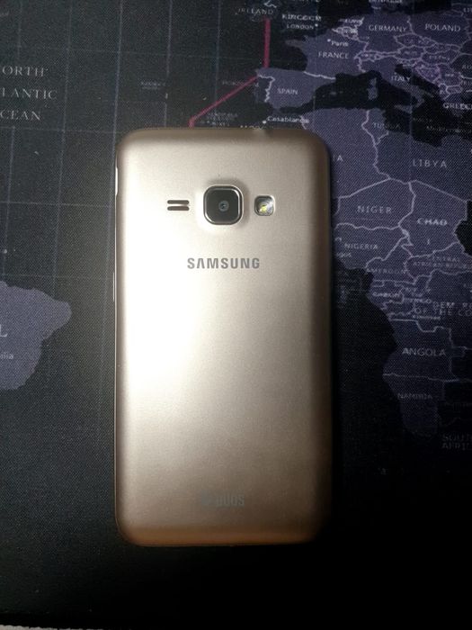 Продам Samsung j1 (2016)