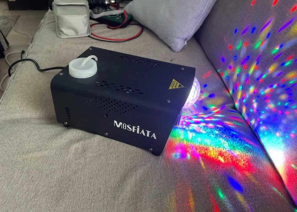 Mașină de fum cu lumini LED MOSFiATA 600W funcțională fără telecomandă
