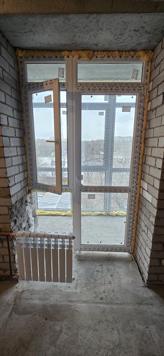 Продам два входа на балкон и одно окно