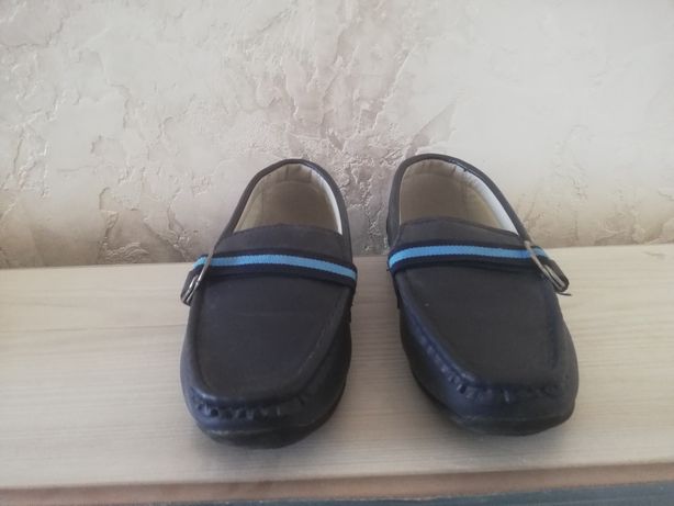 Синий ботинок для школы