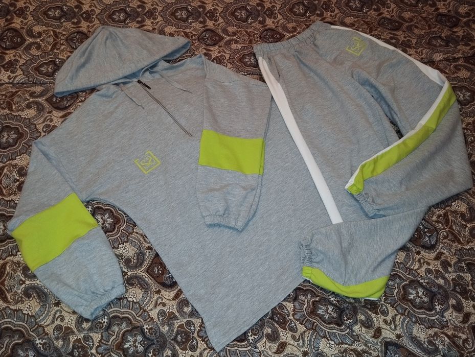 Спортивный костюм женский