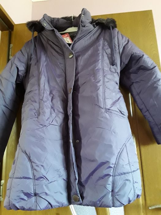 Vând Geacă Damă cu Glugă si Blăniță Mărimea XL  Nouă