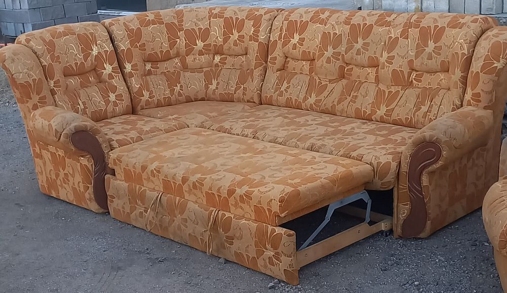 Диван угловой модульный и 1 кресло.