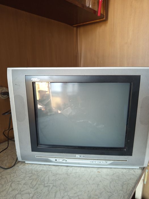 Продам цветной телевизор Rolsen