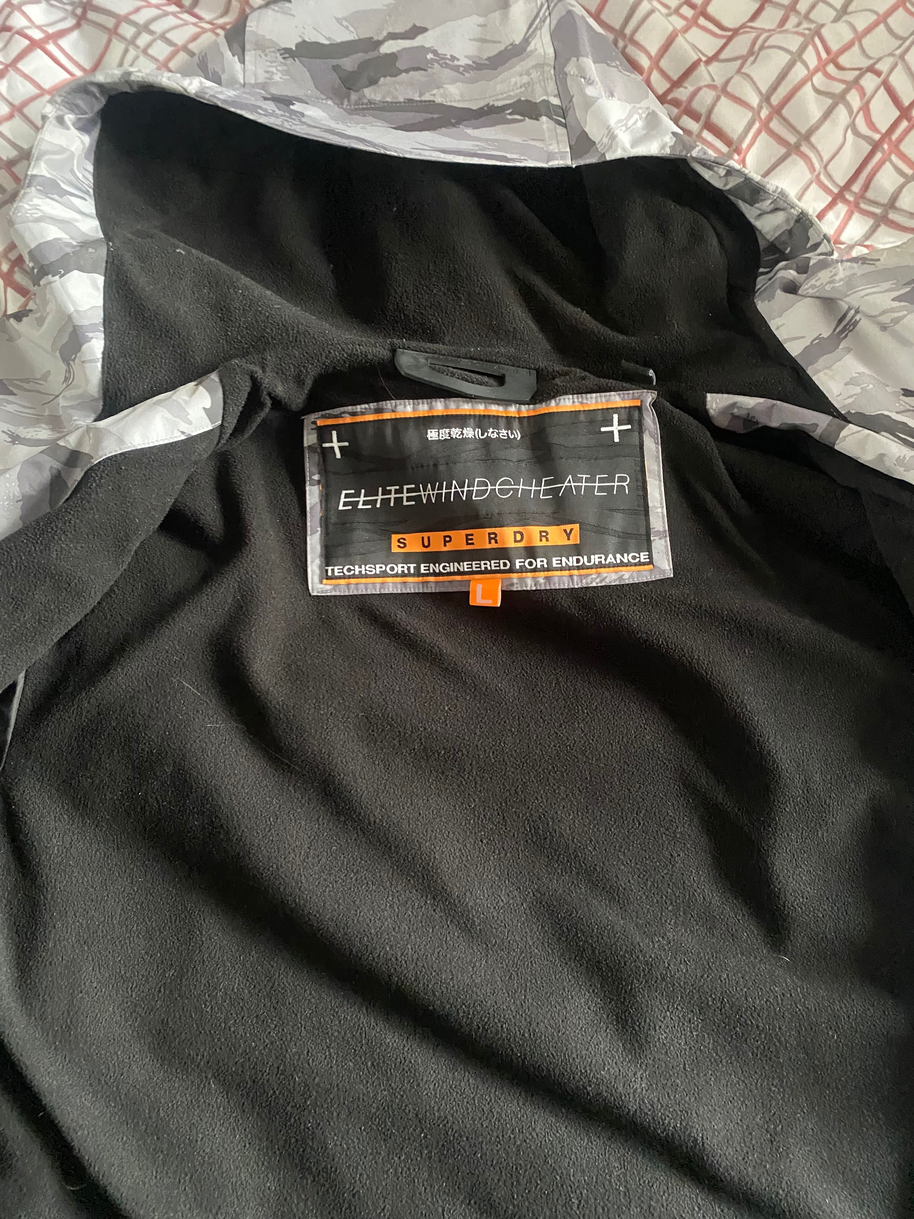 Яке на Superdry    .