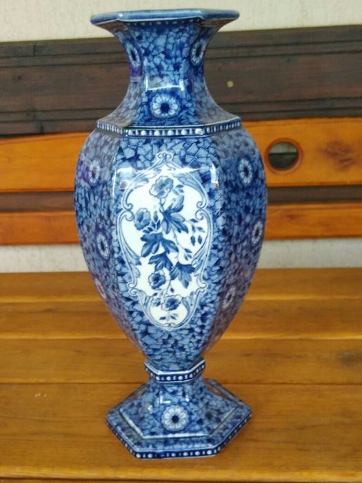 Продавам антикварна порцеланова ваза от Холандия