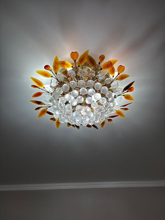 Люстра б/у в отличном состоянии, без сколов на 16 лампочек