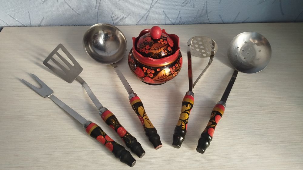 Продаю посуду. Кухонный набор.