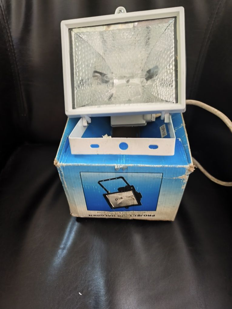 Proiector halogen