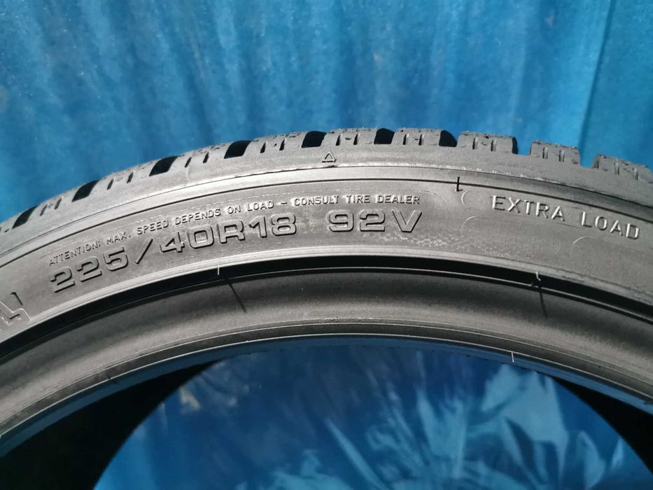 225 40 18 dunlop m+s 4 buc