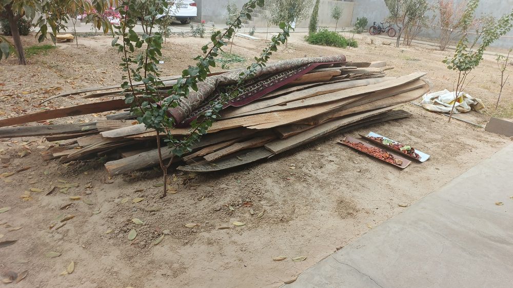 Тусин тахталар бор