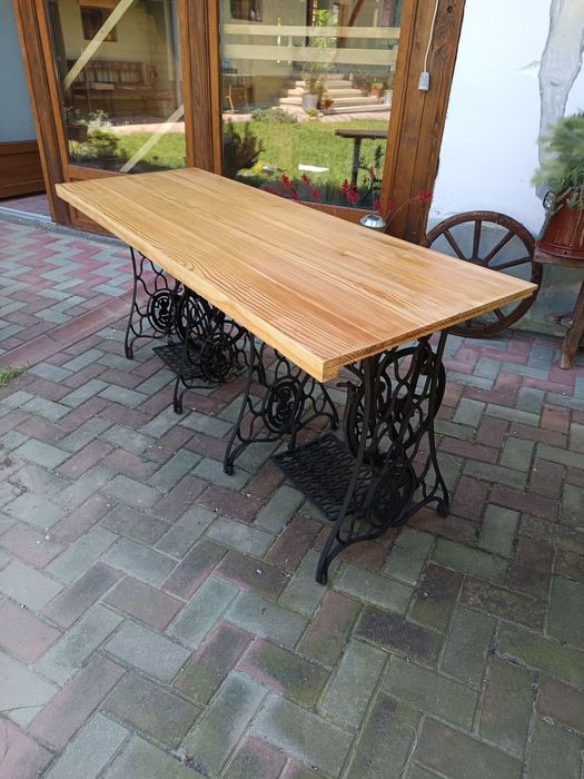 Masa living sau bucatarie din mașină de cusut