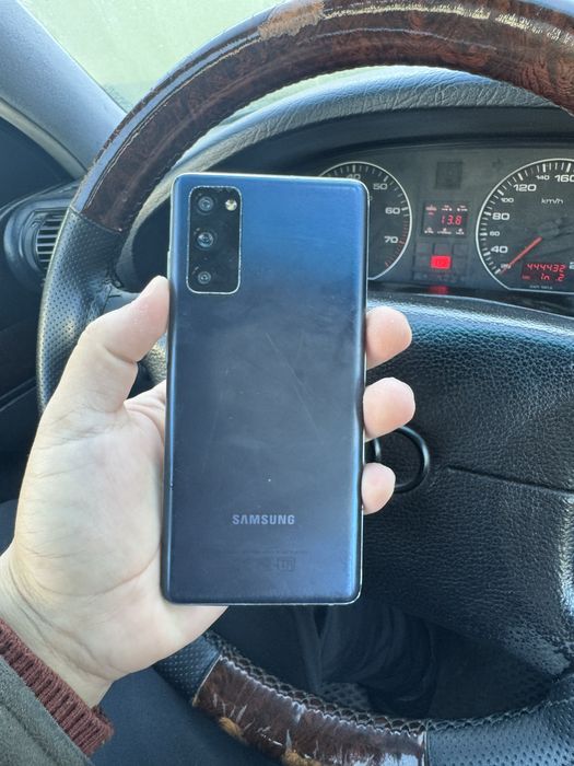 Samsung S 20Fe 128гб продам все работает
