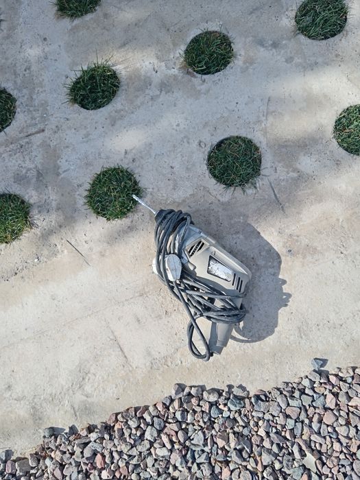 Шуруповёрт сотилади.