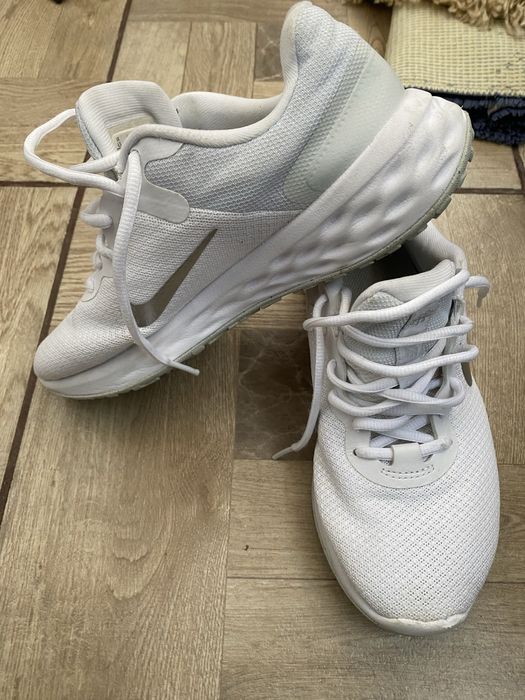 Adidasi dama Nike nr 37,5