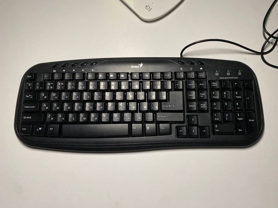 Продам клавиатуру Genius PS/2