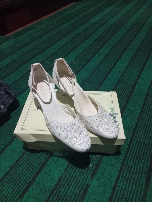 Tuflilar sotiladi yangi Rossiyadan kelgan kiyilmagan narxi 150dan kami