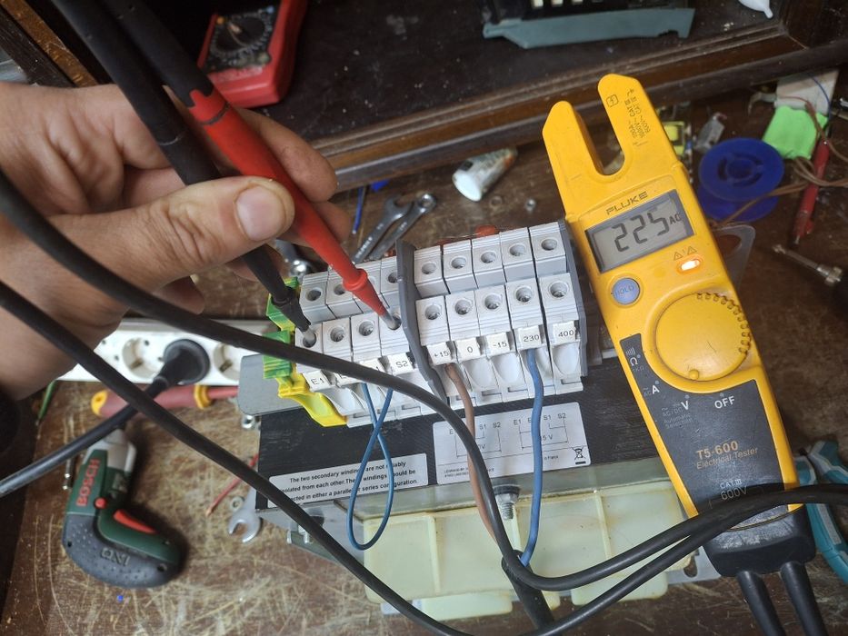 Transformator de separație 2x110v 1x230v 3500w