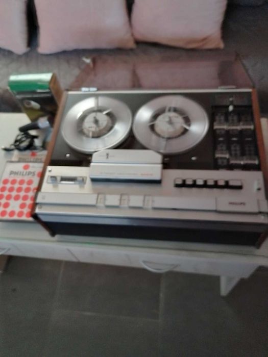 продавам магнетофон  филипс