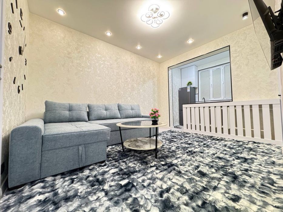 Срочно продаётся квартира 2 переделаная в 3 комнатную,метро М.Улугбек