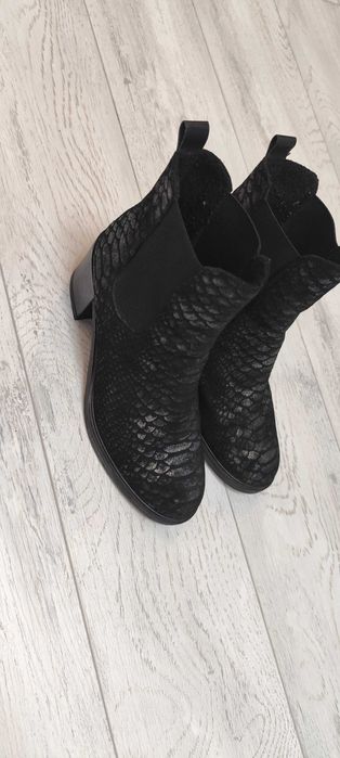 Актуални боти 37 размер