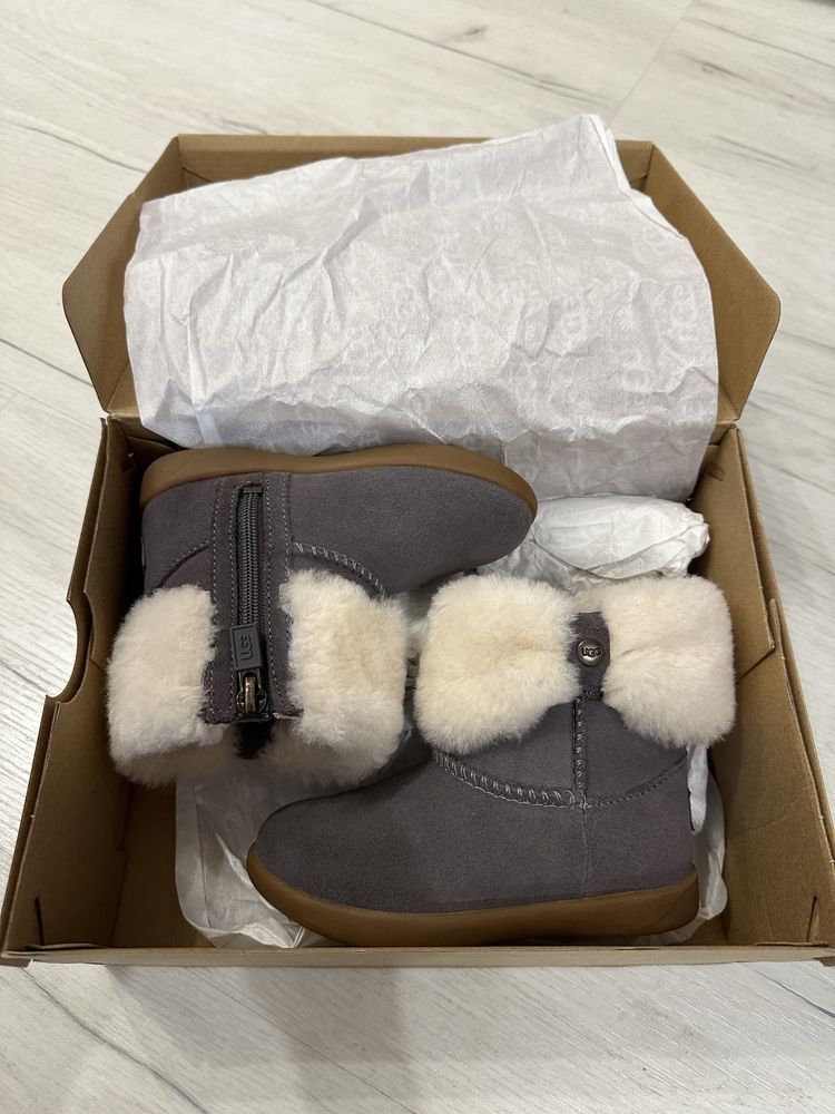 Чисто нови оригинални детски ботуши UGG, размер 25