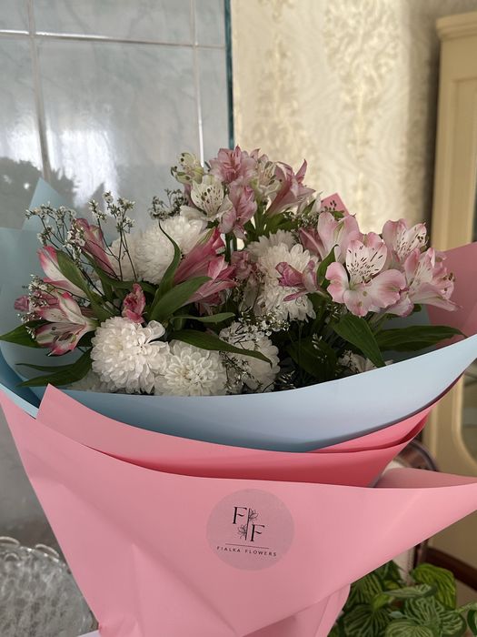 Букеты 5 букетов есть свежие красивые от 5000 до 10000 тг