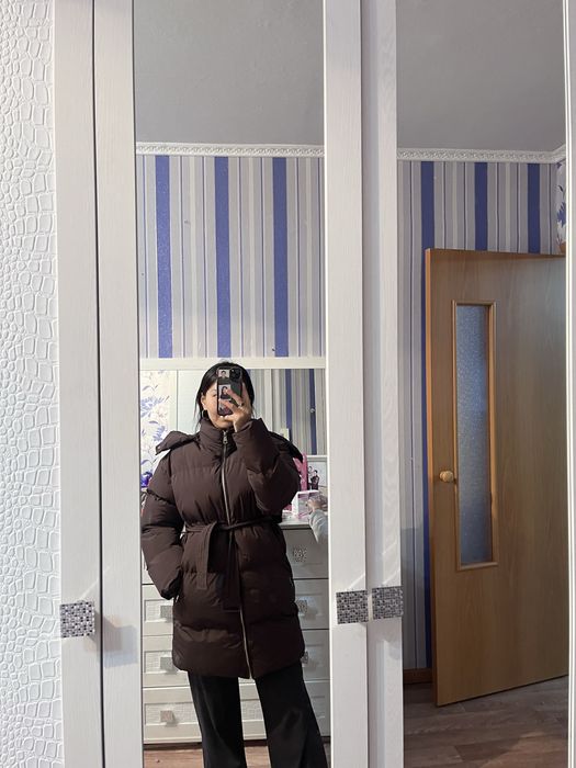 Зимняя куртка в модном цвете марсала