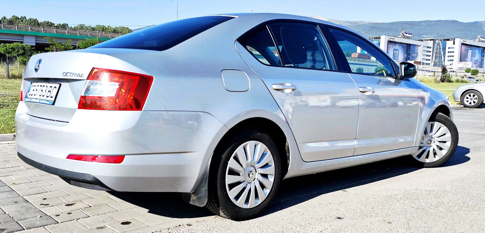 Skoda Octavia 1.6 TDI автомат Еуратек Сервизна история България