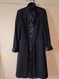Продам женское зимнее драповое пальто   норковой отделкой