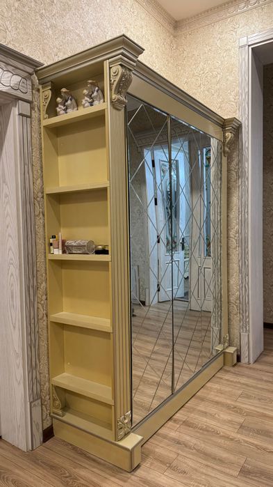 Продается шкаф для прихожей