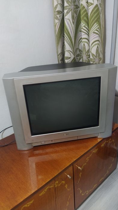 продам телевизор