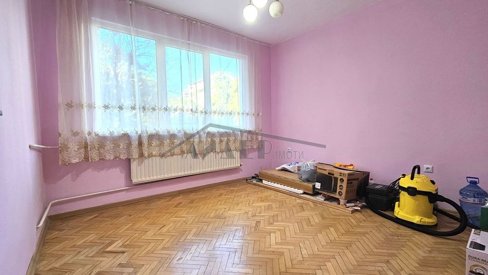 3-стаен стар монолит до хотел "Санкт Петербург"